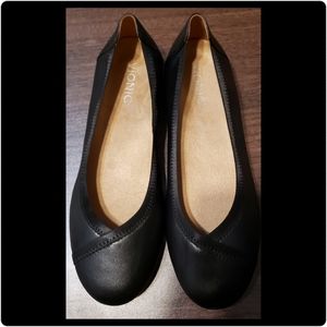 Vionic Black Ballet Flats Size 9